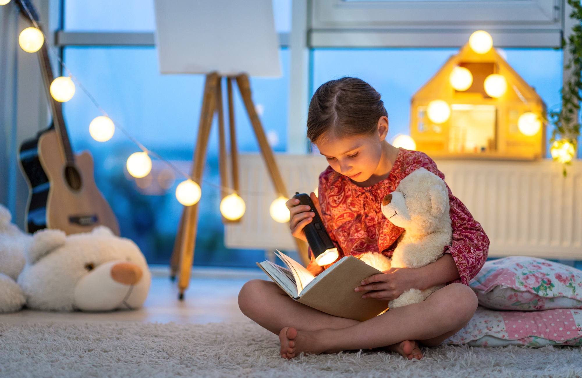 Litttle girl reads the book